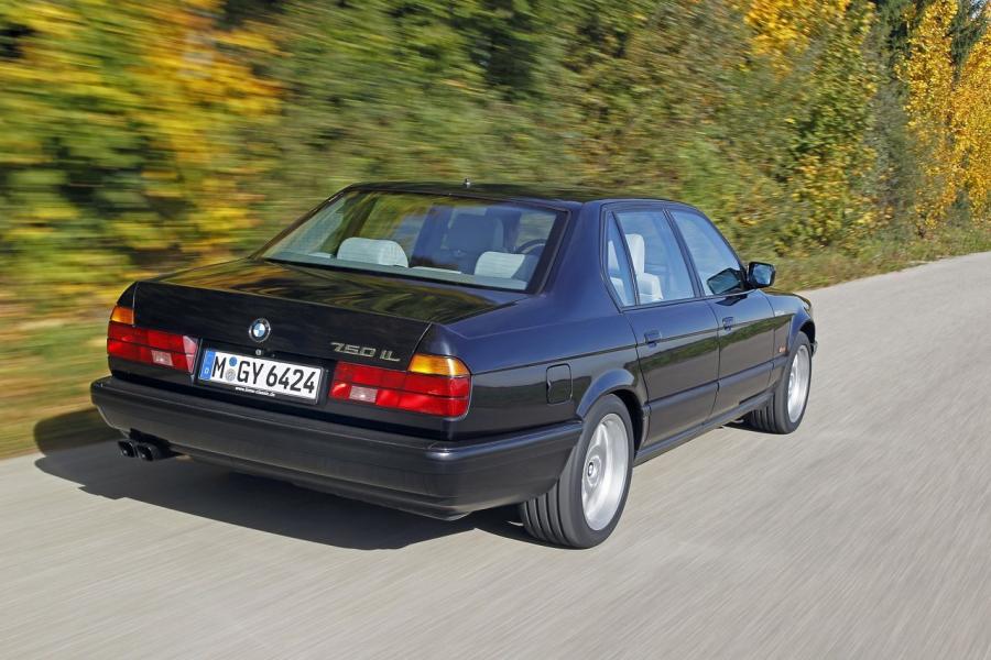  BMW 750iL 1986 года  (фото 9 из 16)